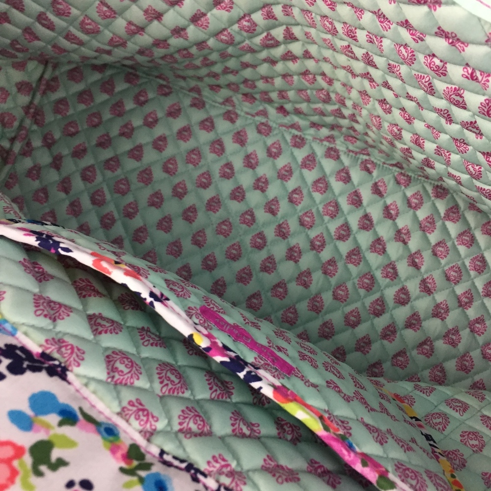 EXCLUSIVE! NEW! Vera Bradley Iconic Grand Tote - Picture 3 of 8